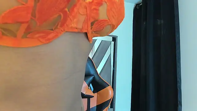 Snapshot of sara_williams01 chatting on November 29, 2025, 1:00 pm sara williams01 online show from November 29, 2025, 1:00 pm