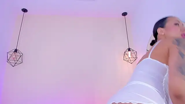 valerysantos  online show from September 18, 2025, 12:19 pm