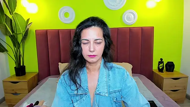 Linda Insatiable online show from May 4, 2026, 1:31 am
