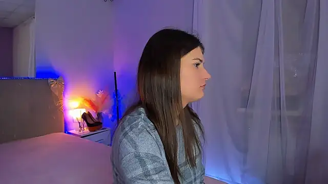 Laura Leee online show from February 15, 2026, 7:51 am