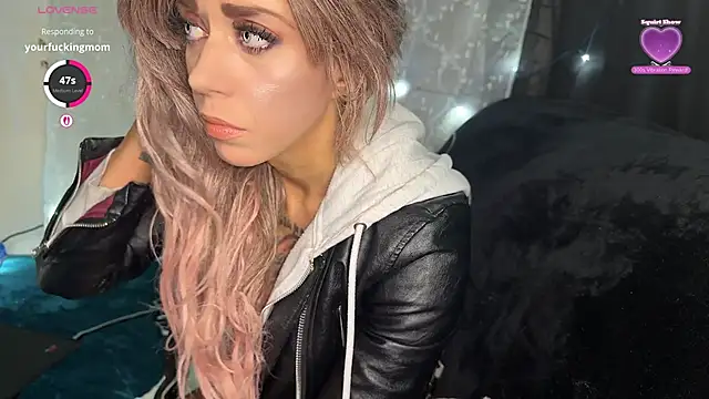 VeronicaRonnieTaylor online show from November 2, 2025, 1:27 pm