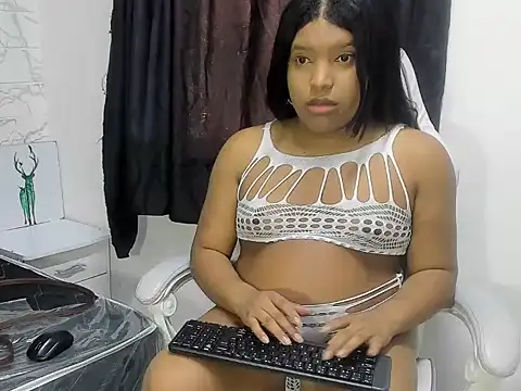 Snapshot of ShanayaKops chatting on November 24, 2025, 1:44 pm ShanayaKops online show from November 24, 2025, 1:44 pm