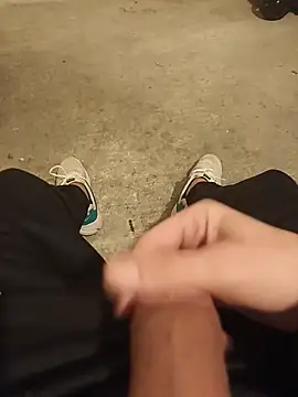 Snapshot of casper0303 chatting on March 23, 2025, 2:04 am casper0303 online show from March 23, 2025, 2:04 am