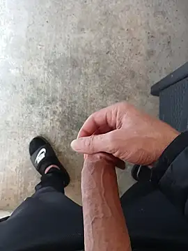 casper0303 online show from April 23, 2026, 1:24 pm