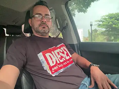 Snapshot of party2025 chatting on March 17, 2025, 9:35 pm party2025 online show from March 17, 2025, 9:35 pm