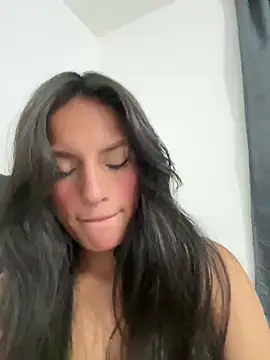 Snapshot of Dulceeany chatting on January 10, 2025, 2:14 am Dulceeany online show from January 10, 2025, 2:14 am