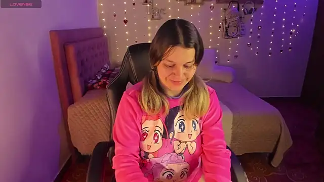 Sabrina Hall  online show from April 5, 2026, 2:51 am