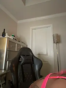 Snapshot of butterflybootyy chatting on February 4, 2026, 7:14 am butterflybootyy online show from February 4, 2026, 7:14 am