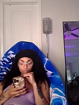 Snapshot of butterflybootyy chatting on May 19, 2026, 12:15 am butterflybootyy online show from May 19, 2026, 12:15 am