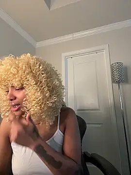 Snapshot of butterflybootyy chatting on December 21, 2025, 1:35 pm butterflybootyy online show from December 21, 2025, 1:35 pm