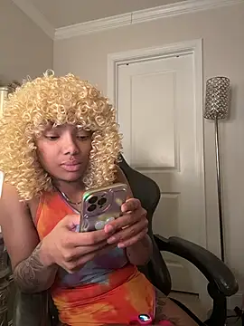 Snapshot of butterflybootyy chatting on December 18, 2025, 1:33 am butterflybootyy online show from December 18, 2025, 1:33 am