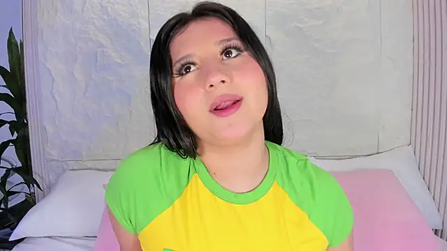 Snapshot of AvyMilton chatting on December 1, 2025, 11:33 am AvyMilton online show from December 1, 2025, 11:33 am