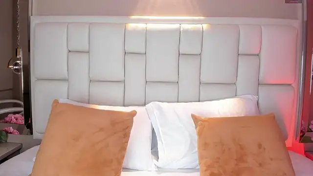 Snapshot of AvyMilton chatting on December 15, 2025, 11:38 am AvyMilton online show from December 15, 2025, 11:38 am