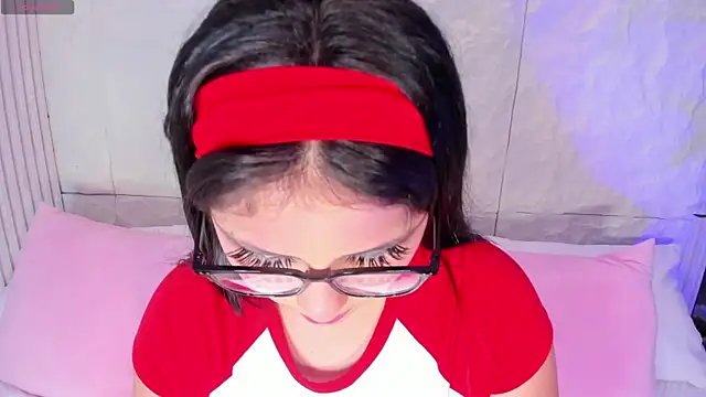 Snapshot of AvyMilton chatting on October 29, 2025, 11:53 am AvyMilton online show from October 29, 2025, 11:53 am