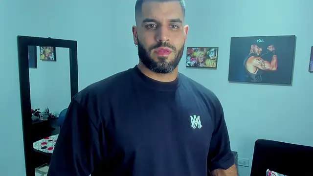 Snapshot of SamirHazard97 chatting on October 29, 2025, 8:52 pm SamirHazard97 online show from October 29, 2025, 8:52 pm