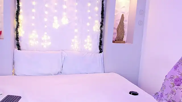 EmilyRouss  online show from December 3, 2025, 7:13 pm