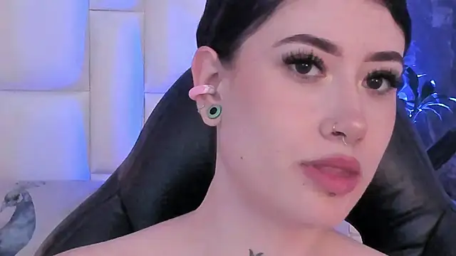 Snapshot of melody_suarez chatting on February 7, 2025, 11:03 pm melody suarez online show from February 7, 2025, 11:03 pm