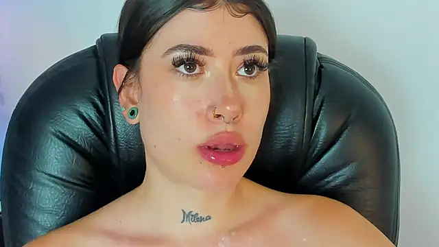 Snapshot of melody_suarez chatting on February 23, 2025, 10:31 pm melody suarez online show from February 23, 2025, 10:31 pm