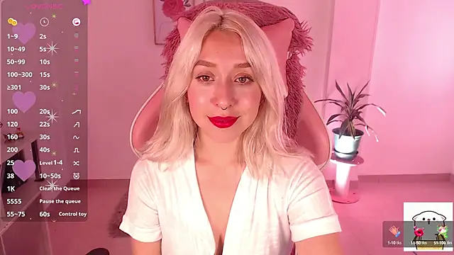 Snapshot of Dahlia__espresso chatting on February 13, 2025, 8:24 pm Dahlia espresso online show from February 13, 2025, 8:24 pm