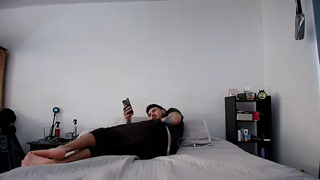 anika lowen02 online show from February 19, 2025, 8:31 pm