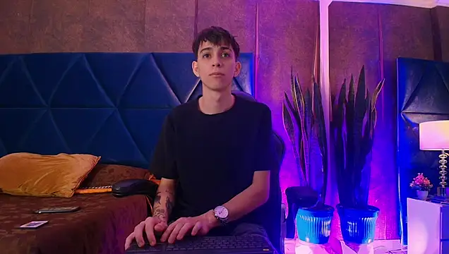 Snapshot of Lion_Foster01 chatting on December 2, 2025, 8:43 pm Lion Foster01 online show from December 2, 2025, 8:43 pm