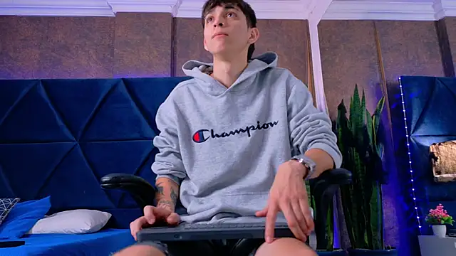 Snapshot of Lion_Foster01 chatting on October 24, 2025, 12:04 pm Lion Foster01 online show from October 24, 2025, 12:04 pm