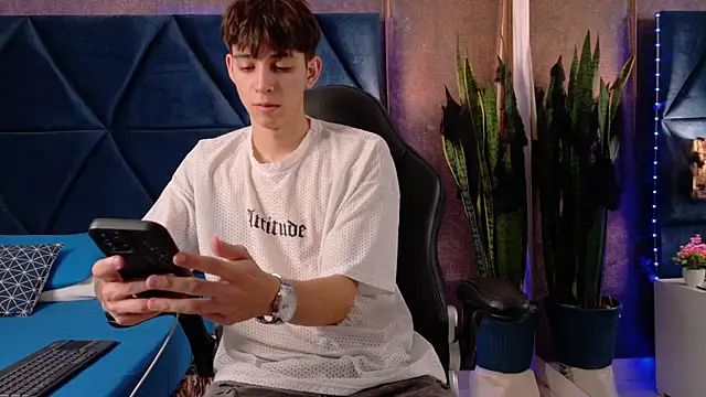 Snapshot of Lion_Foster01 chatting on October 22, 2025, 12:26 pm Lion Foster01 online show from October 22, 2025, 12:26 pm