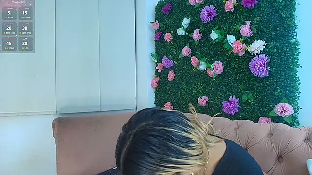 Snapshot of miranda_villa chatting on November 6, 2025, 12:31 pm miranda villa online show from November 6, 2025, 12:31 pm