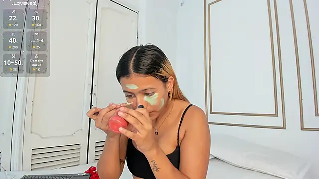 Snapshot of miranda_villa chatting on November 9, 2025, 12:20 pm miranda villa online show from November 9, 2025, 12:20 pm