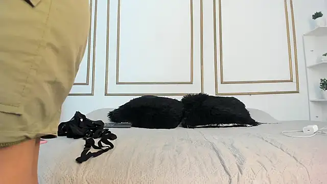 Snapshot of miranda_villa chatting on December 14, 2025, 12:22 pm miranda villa online show from December 14, 2025, 12:22 pm