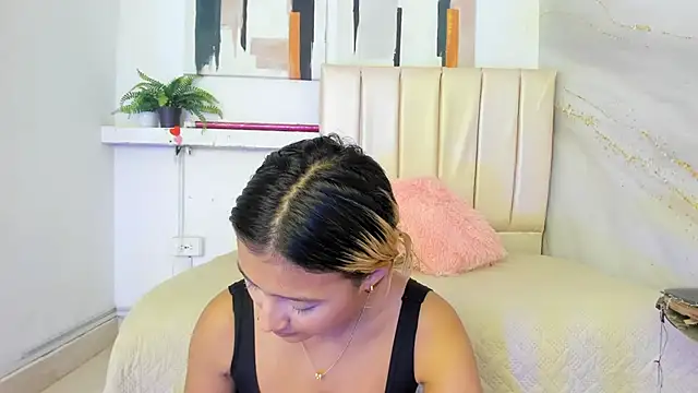 Snapshot of miranda_villa chatting on October 26, 2025, 12:49 pm miranda villa online show from October 26, 2025, 12:49 pm