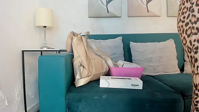 Snapshot of miranda_villa chatting on November 21, 2025, 12:04 pm miranda villa online show from November 21, 2025, 12:04 pm