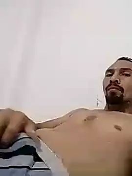 Snapshot of Emilio2034 chatting on January 26, 2025, 1:20 am Emilio2034 online show from January 26, 2025, 1:20 am