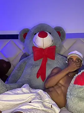 AaronCruz  online show from October 15, 2025, 4:44 am