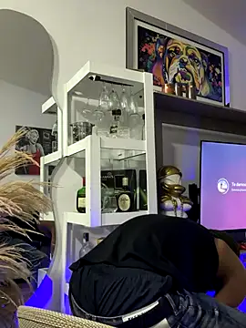 AaronCruz  online show from October 8, 2025, 4:47 am