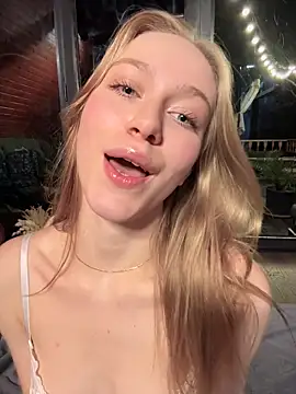 PollyAgata online show from December 3, 2025, 1:39 am