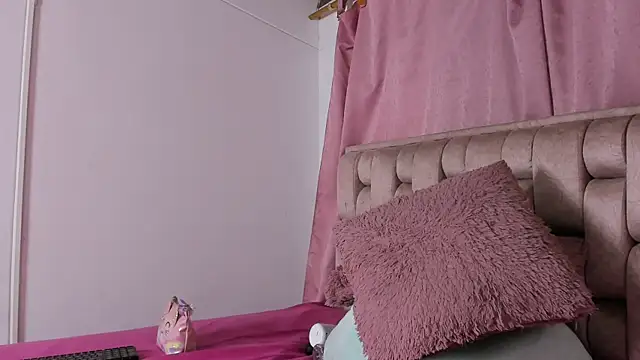 Roxy-Smith online show from April 20, 2026, 10:44 pm