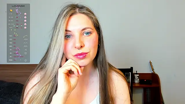 Snapshot of Annie_aww chatting on February 9, 2025, 9:47 am Annie aww online show from February 9, 2025, 9:47 am