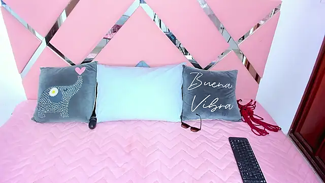 nahomygrey  online show from February 6, 2026, 7:54 pm