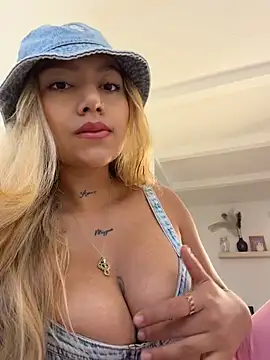 Snapshot of amanda-medrano1 chatting on July 14, 2026, 2:01 pm amanda-medrano1 online show from July 14, 2026, 2:01 pm