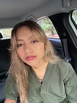 amanda-medrano1 online show from June 2, 2026, 1:44 pm