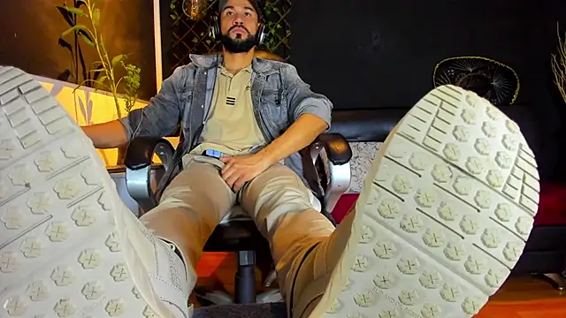 alessandro wye online show from February 15, 2026, 2:45 am