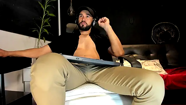 alessandro wye online show from November 20, 2025, 2:01 am