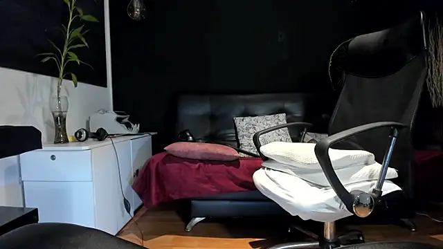 alessandro wye online show from November 3, 2025, 6:40 am