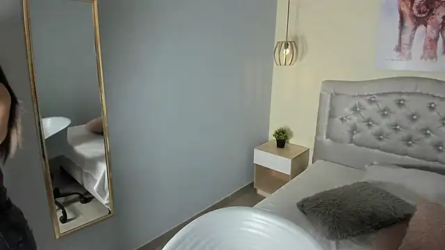 Snapshot of escarleth__ chatting on November 25, 2025, 12:38 pm escarleth online show from November 25, 2025, 12:38 pm