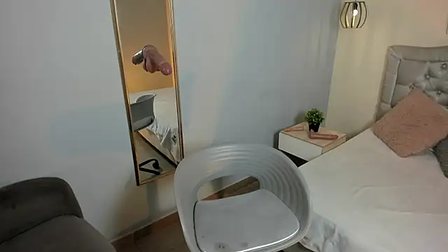 Snapshot of escarleth__ chatting on October 15, 2025, 2:03 pm escarleth online show from October 15, 2025, 2:03 pm