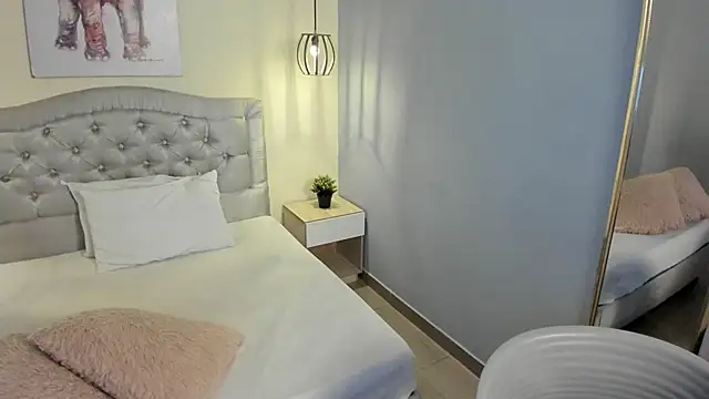 Snapshot of escarleth__ chatting on September 18, 2025, 1:36 pm escarleth online show from September 18, 2025, 1:36 pm