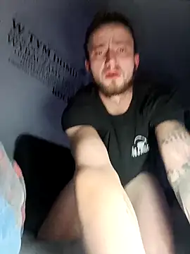 wariacik0024 online show from December 2, 2025, 10:44 pm