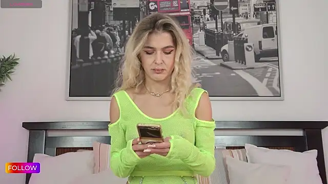 Sarah-Hart online show from October 15, 2025, 7:38 am