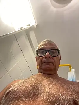 4n4l1zz4m1 online show from September 14, 2025, 10:48 am